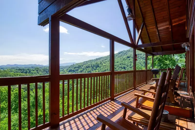 pigeon forge log cabin view