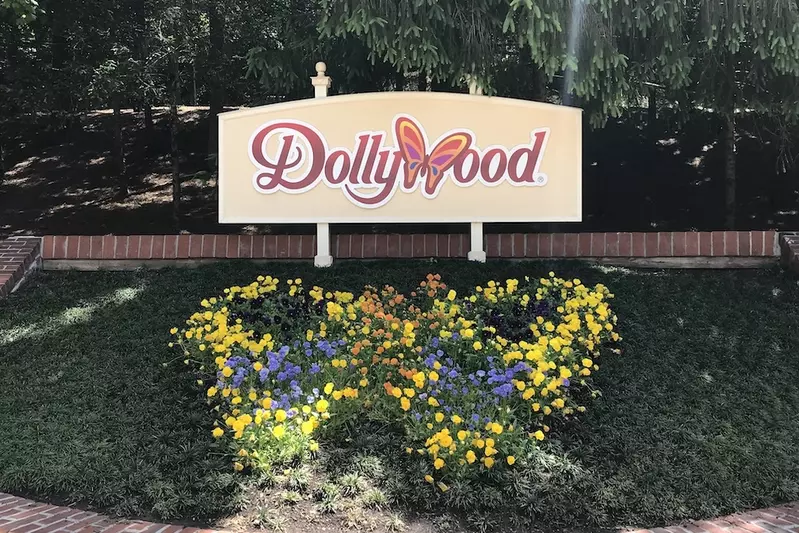 dollywood sign